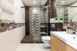 Dusche, Haartrockner, Handtücher