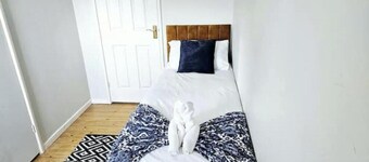 Chelmsford Comfort – Spacious 4-Bedroom Home with Free Parking