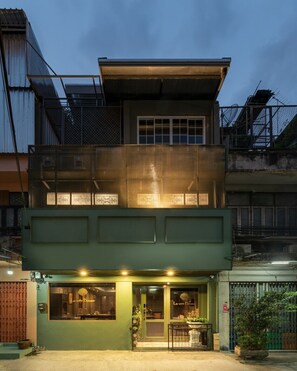 Exterior - Baan La-Or Heritage Suite (Bangkok)
