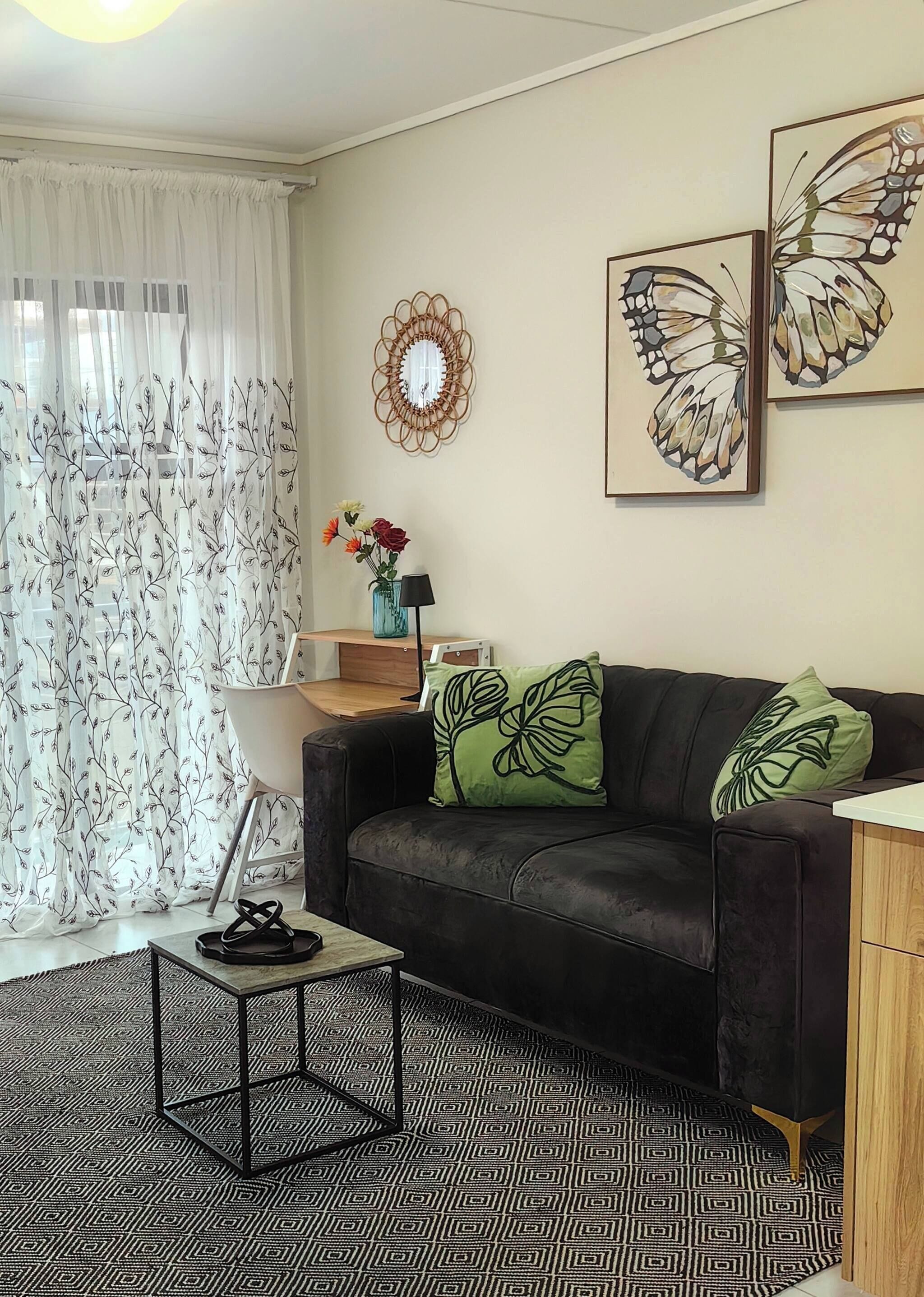 Apartment, 1 Bedroom, Smoking, Balcony | Living room