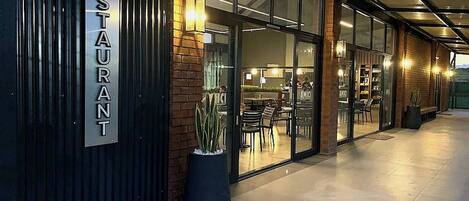 LÀgenhet - 1 sovrum - rökare - balkong | Restaurang utomhus