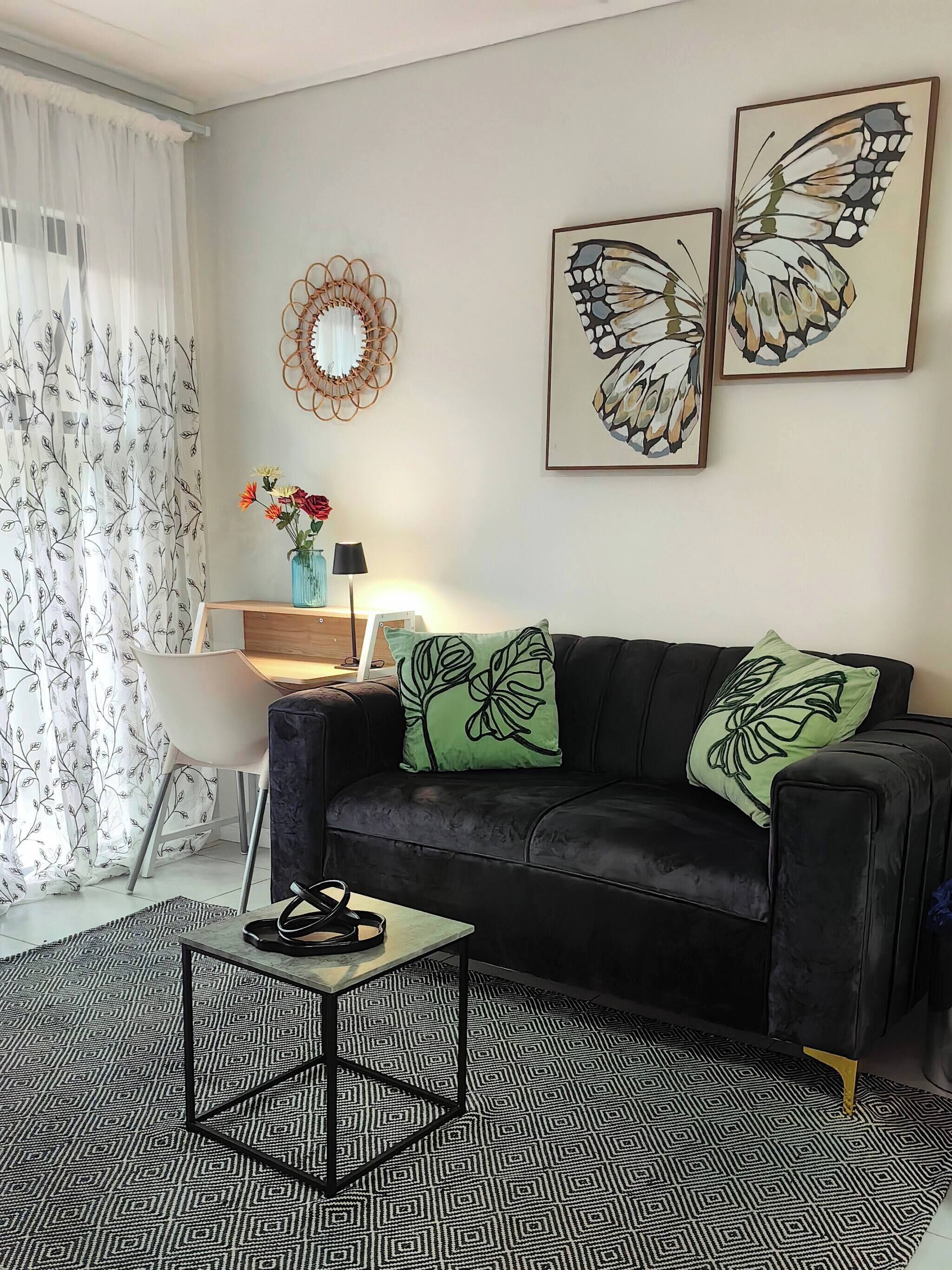 Apartment, 1 Bedroom, Smoking, Balcony | Living room