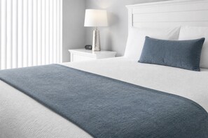 2 bedrooms, iron/ironing board, WiFi, bed sheets - Tranquil 2BR Toronto Retreat with Sofa Bed. Easy Access to Downtown! (Toronto)