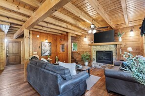 Una Smart TV, una chimenea, videojuegos