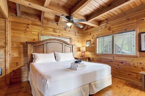 Room - Sleeps 42 | 7 Cabins | Hot Tubs + Fire Pit + Mtn Views | Heaven Lane Cabins (Townsend)