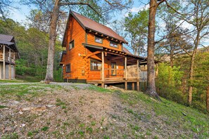 Exterior - Sleeps 42 | 7 Cabins | Hot Tubs + Fire Pit + Mtn Views | Heaven Lane Cabins (Townsend)