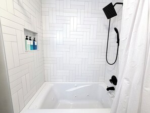 Dusj, boblebad, hårføner og håndklær