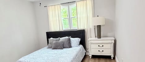 4 habitaciones, tabla de planchar con plancha, cuna de viaje y wifi
