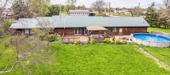 Route 66, 5+ Acres with a pool, Birthday & Events