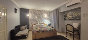 Room -  positioned in the heart of Accra, you're just 7 minutes from the airport (Accra)