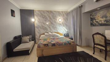 Iron/ironing board, internet, bed sheets