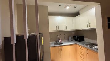 Luxury Apartment, Balcony, Bay View | Private kitchen