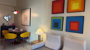 Luxury Apartment, Balcony, Bay View | Living area