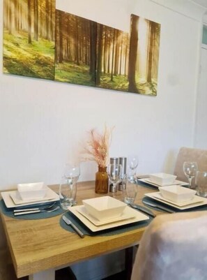Dining - Stylish Chelmsford Stay – Modern 2-Bed Home for Work & Relaxation (Chelmsford)