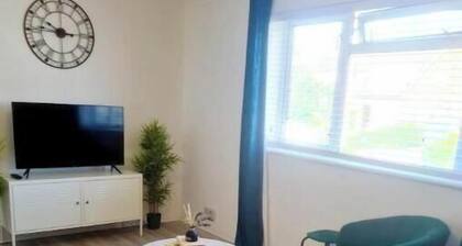 Stylish Chelmsford Stay – Modern 2-Bed Home for Work & Relaxation