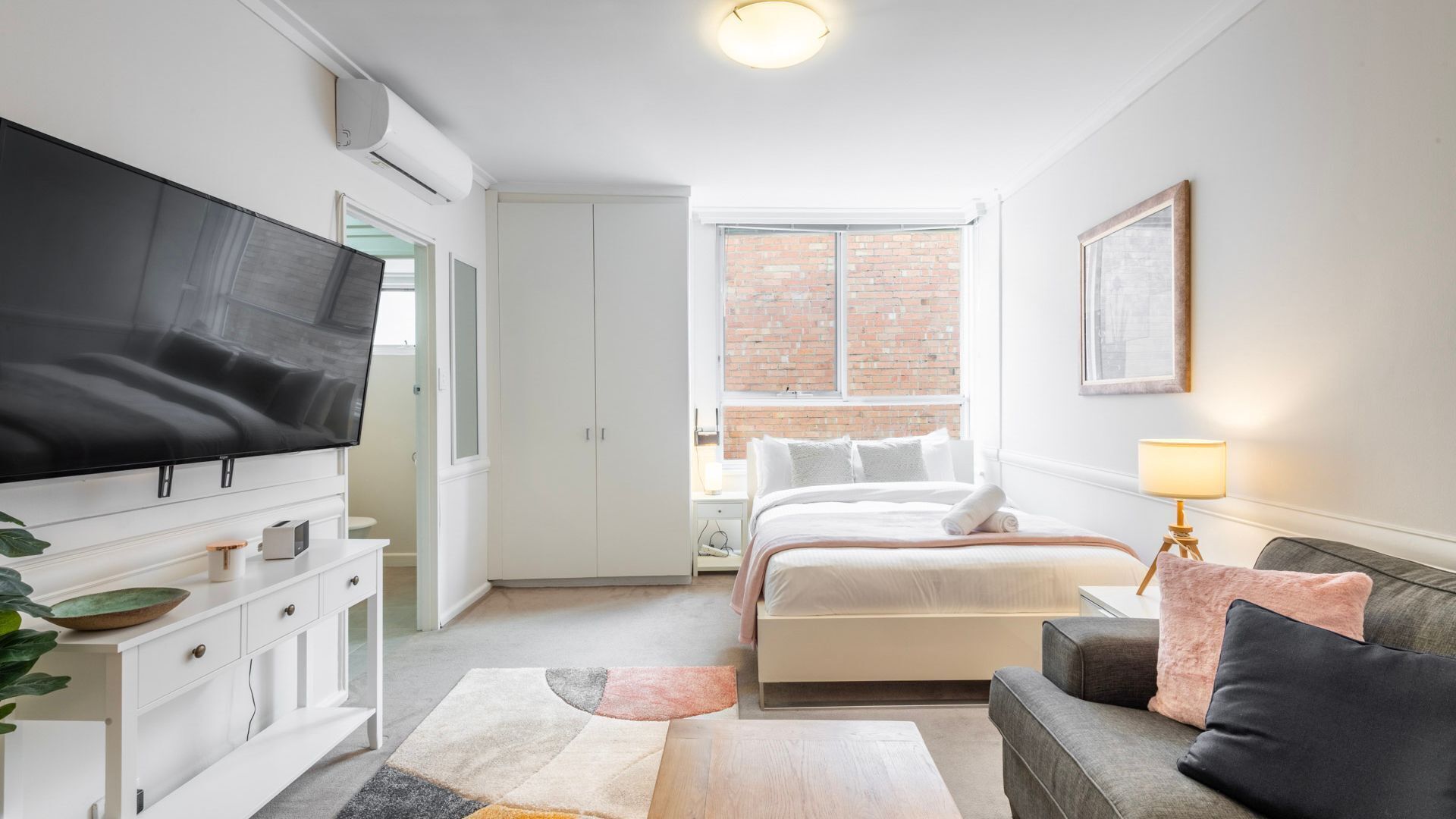 Free WiFi, bed sheets