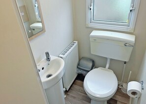Bathroom - A three bedroom 12ft wide holiday caravan with one double and two twins. (Morpeth)
