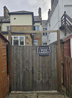 Exterior - Leigh-on-Sea Coastal Haven – Bright & Spacious Stay by the Sea (Leigh-on-Sea)