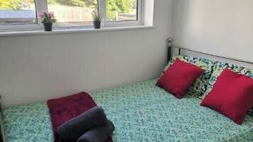 Iron/ironing board, WiFi, bed sheets