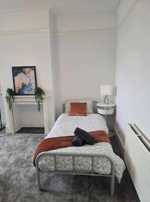 Room - Leigh-on-Sea Coastal Haven – Bright & Spacious Stay by the Sea (Leigh-on-Sea)