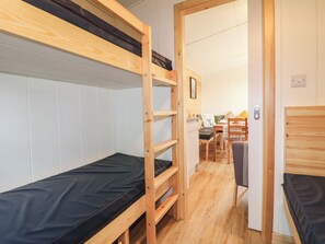 1 bedroom, individually decorated, individually furnished, free WiFi - Sherwood Pines - Family Pod 2 (Mansfield)