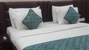 Family Room | Iron/ironing board, free WiFi