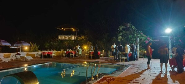Outdoor pool - The Kiran's Resort Pench (Kurai)