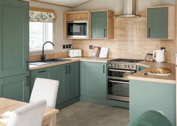 Fridge, oven, stovetop, toaster