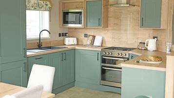 Fridge, oven, stovetop, toaster