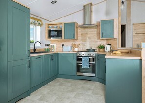 Fridge, oven, stovetop, toaster - Exclusive Lodge 3 bed HT (Hayle)