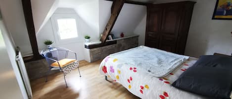 WiFi, bed sheets