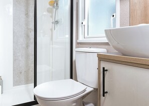 Bathroom - 2 bedroom accommodation in Great Yarmouth (Great Yarmouth)