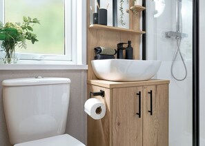 Bathroom - 3 bedroom accommodation in Great Yarmouth (Great Yarmouth)