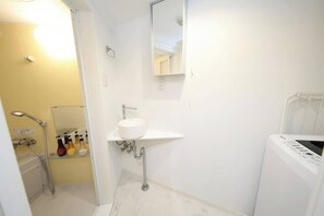 Shower, hair dryer, shampoo - 6 minutes walk from Asakusa Sta. (Sumida City)