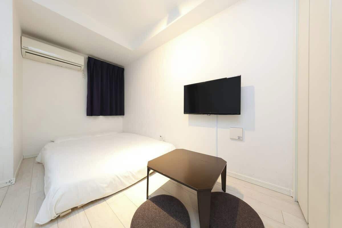 WiFi, bed sheets