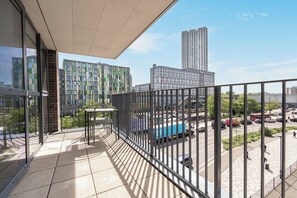 Apartment (2 Bedrooms) | Balcony - Modern Meets Urban Living (London)