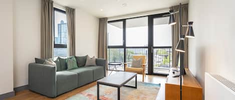Departamento (2 Bedrooms) | Sala de estar | Televisión de 32 pulgadas con canales por cable