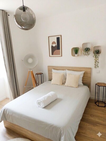Air-conditioned apartment, first floor. Free parking
