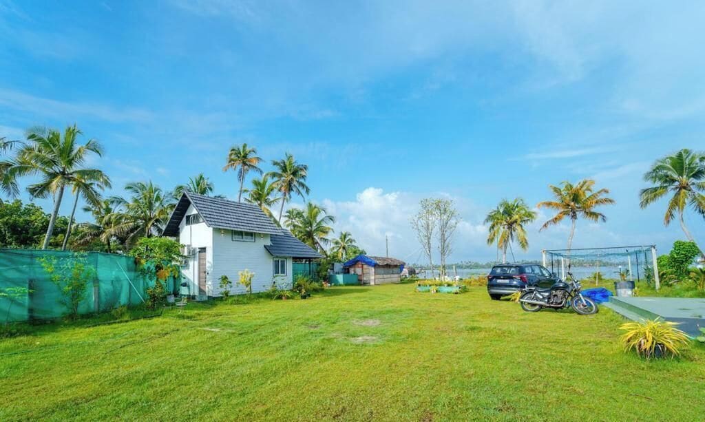 Deluxe Villa, Air conditioning, Lake View | Property grounds