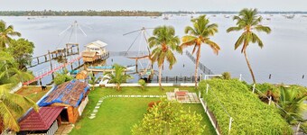 JC Den Villa Kochi by VOYE HOMES