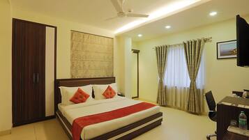 Premier Room | Desk