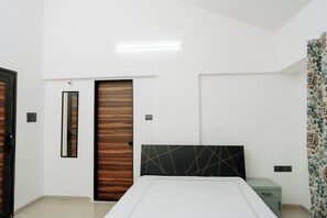 Economy Quadruple Room, City View