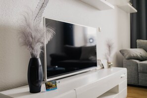 TV, table football, ping pong - Fewos4seasons vacation apartment 3 (Oberwiesenthal)