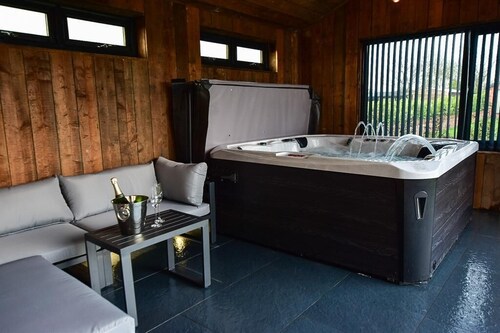 Private Lodge With Hot tub in Blackpool