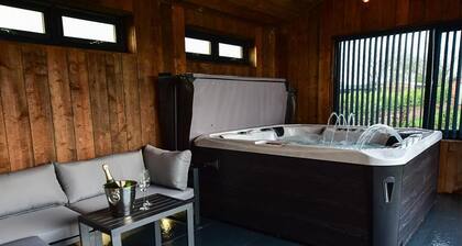 Private Lodge With Hot tub in Blackpool