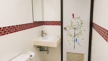 Standard Double Room | Bathroom | Free toiletries, soap, shampoo, toilet paper