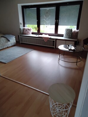 Travel cot, free WiFi, bed sheets - Vrbo Property (Herdorf)