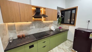 1 BHK | Cucina privata | Frigorifero, pentole/stoviglie/utensili