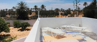 Charming vacation apartment with sea view