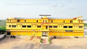 A yellow building with a sign reading 'Heritage Palace Hotel' and 'Heritage Restaurant'.